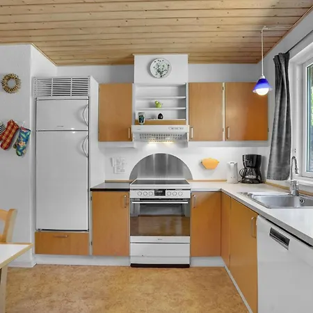 Amazing Home In Vaeggerlose With Sauna *