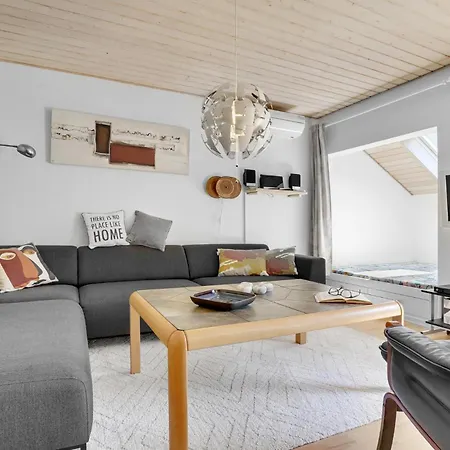 Amazing Home In Vaeggerlose With Sauna
