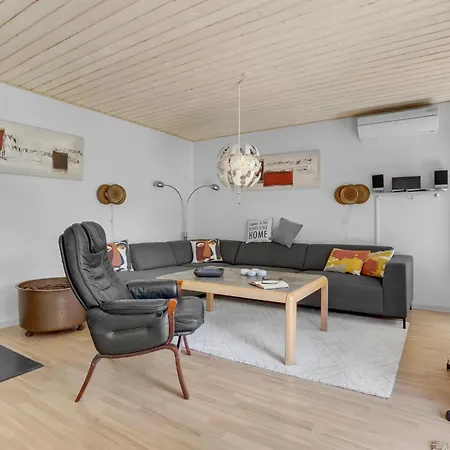 Amazing Home In Vaeggerlose With Sauna *