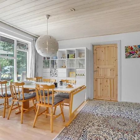 Amazing Home In Vaeggerlose With Sauna * Væggerløse